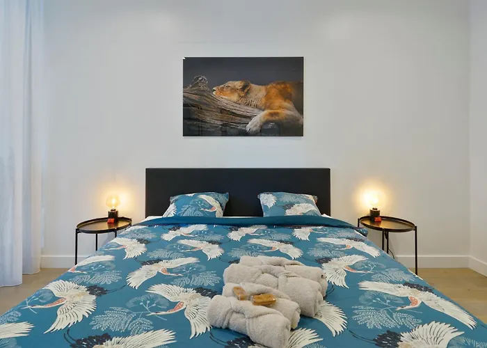 Classy Parkview Flat