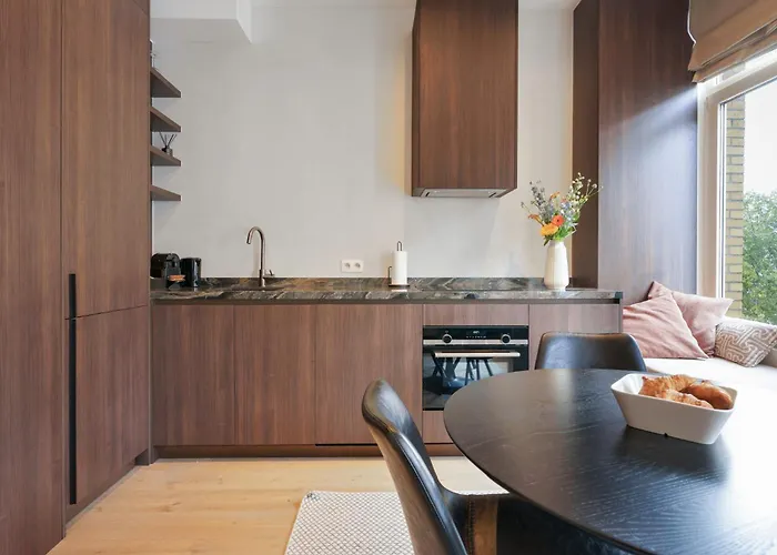 Classy Parkview Flat